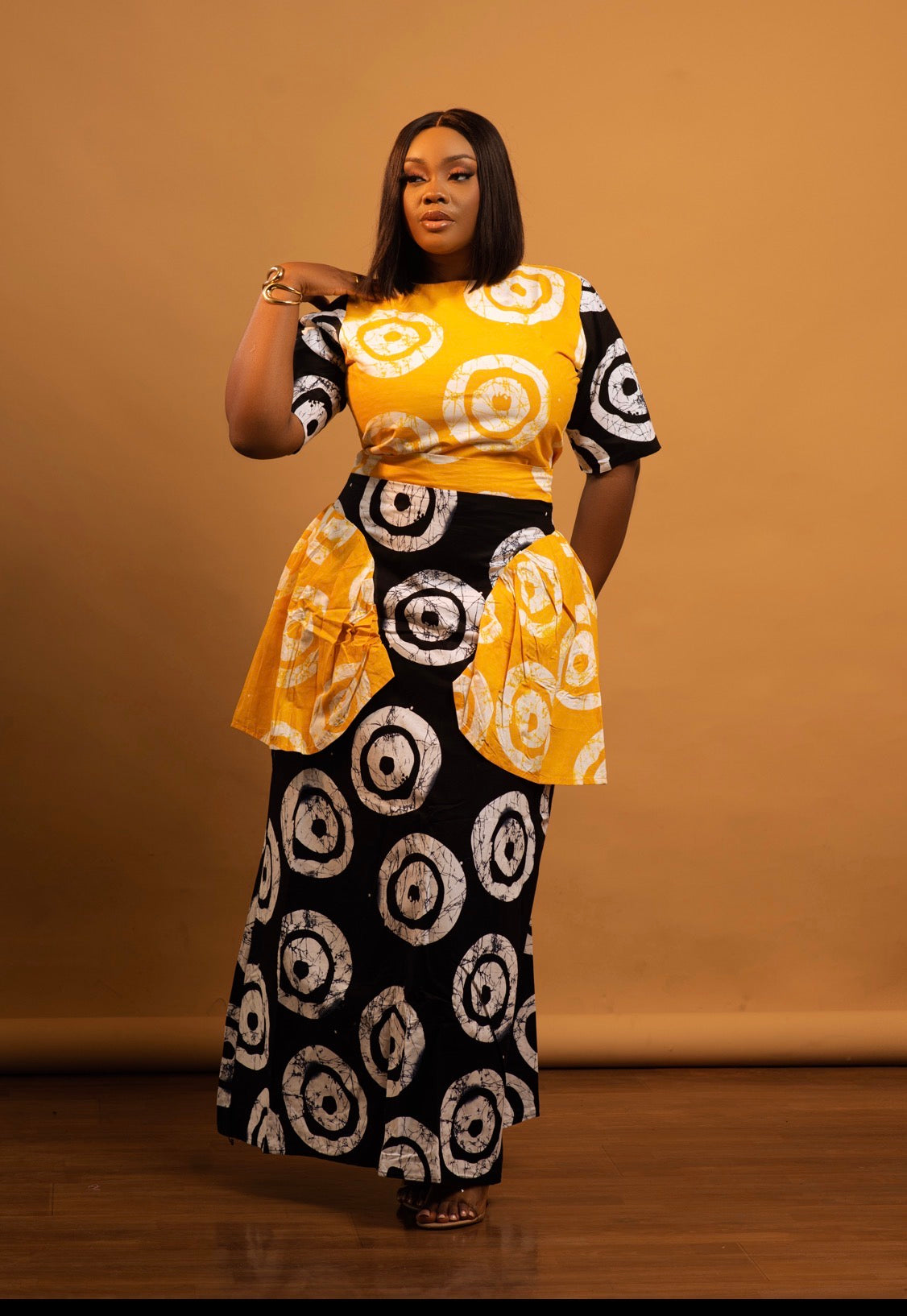 Ava in Yellow and Navy